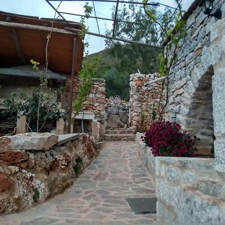 Find Your Peace In A Traditional Country House!! Láyia Extérieur photo