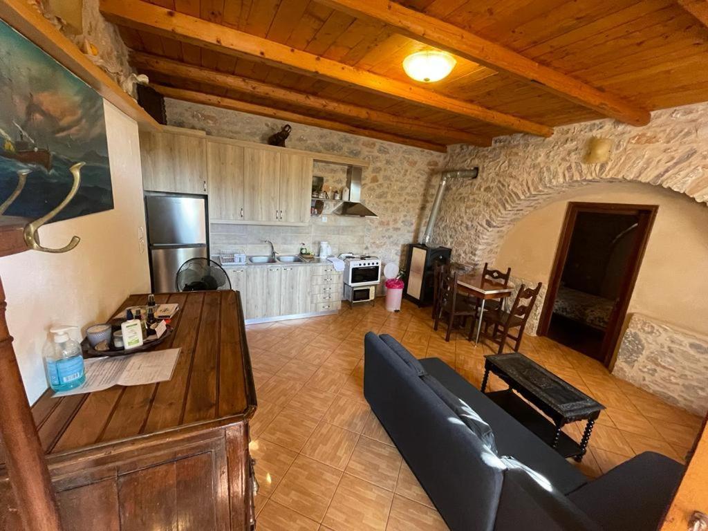 Find Your Peace In A Traditional Country House!! Láyia Extérieur photo