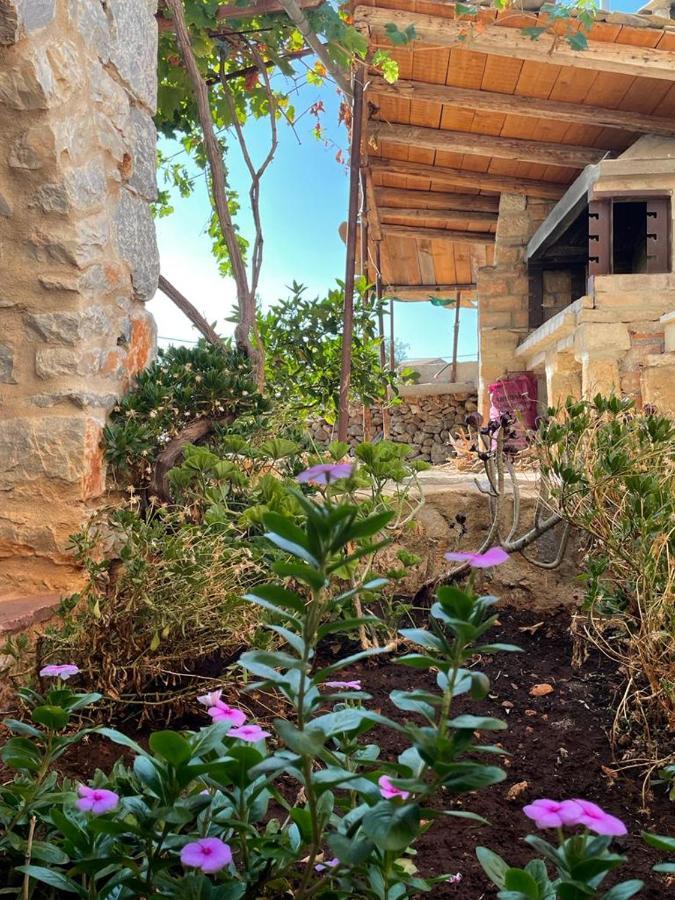 Find Your Peace In A Traditional Country House!! Láyia Extérieur photo