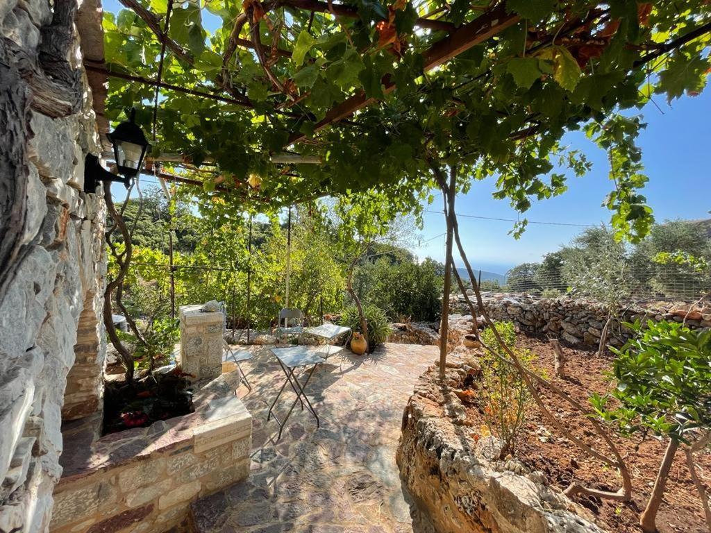 Find Your Peace In A Traditional Country House!! Láyia Extérieur photo